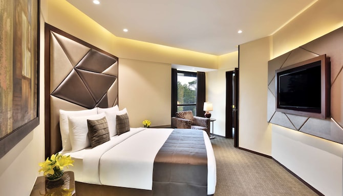 Radisson Blu Atria Bengaluru - Presidential Suite