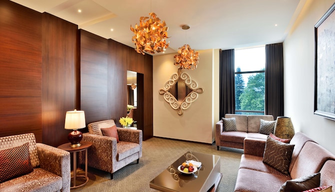 Radisson Blu Atria Bengaluru - Presidential Suite Living Room