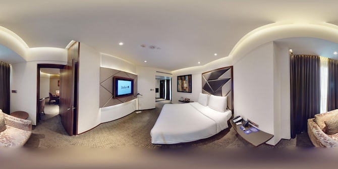 Radisson Blu Atria Bengaluru - Presidential Suite Bedroom