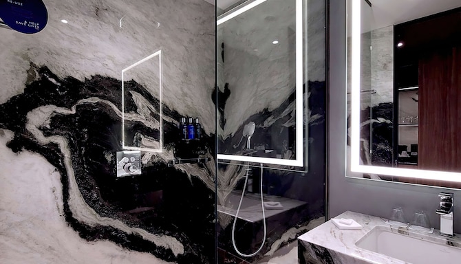 Radisson Blu Aurum Hotel, Brasov - Bathroom