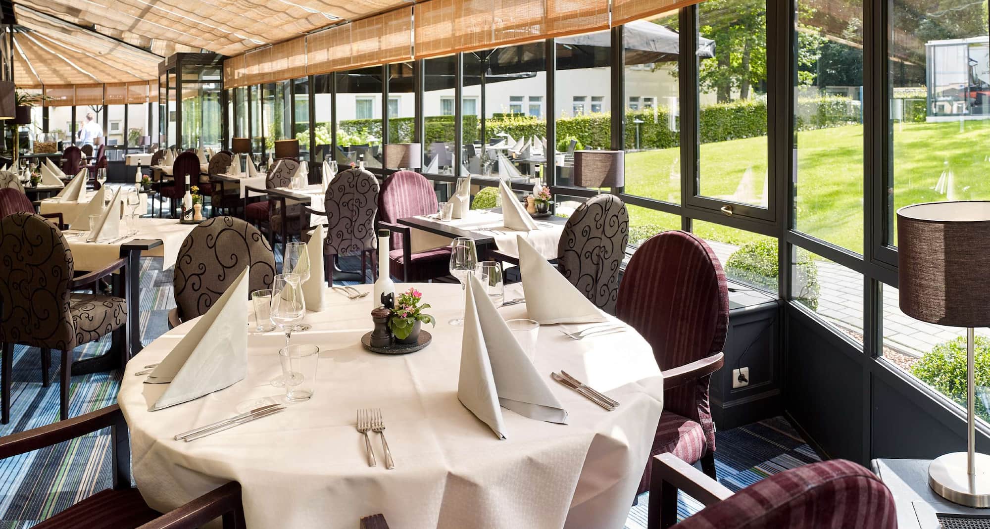 Radisson Blu Balmoral Hotel - Veranda