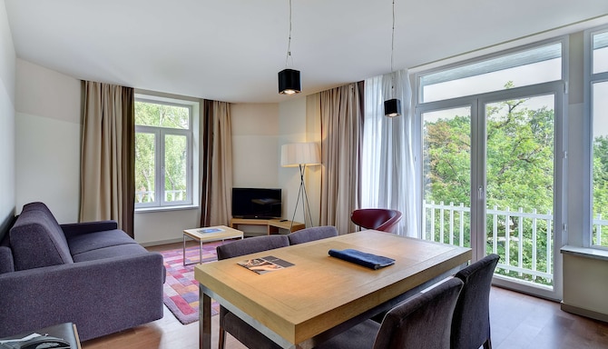 Radisson Blu Balmoral Hotel - Junior Suite living room