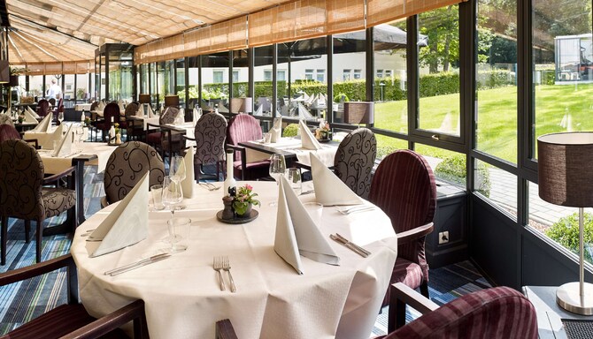 Radisson Blu Balmoral Hotel - Veranda