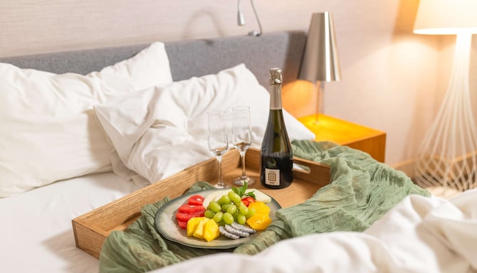 Radisson Blu Belorusskaya Hotel, Moscow - Romantic set