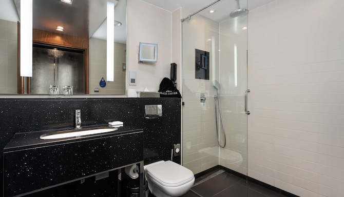 Radisson Blu Belorusskaya Hotel, Moscow - Guest room bathroom