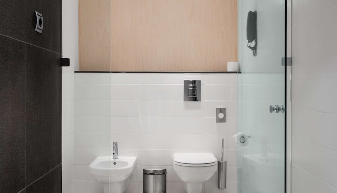 Radisson Blu Belorusskaya Hotel, Moscow - Executive Suite bathroom