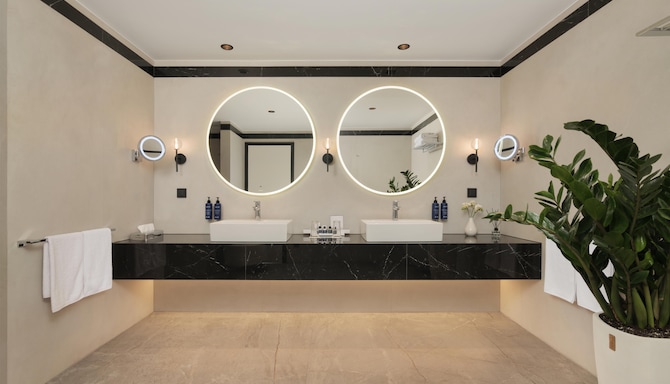 Radisson Blu Belorusskaya Hotel, Moscow - Presidential Suite Bath