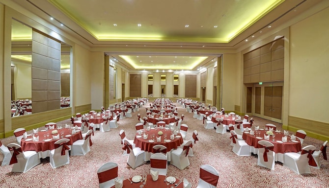 Radisson Blu Bengaluru Outer Ring Road - Grand Victoria