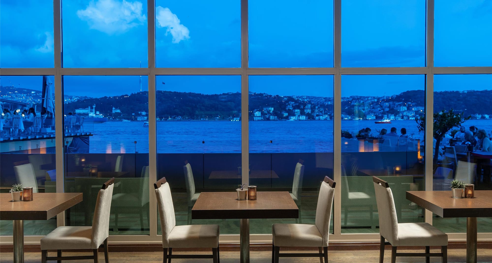 Radisson Blu Bosphorus Hotel, Istanbul - Cruise Lounge View