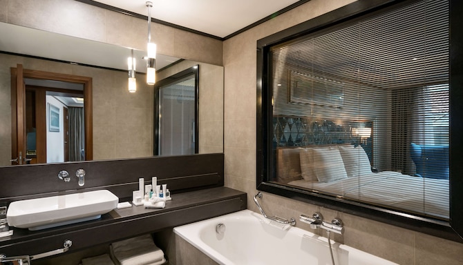 Radisson Blu Bosphorus Hotel, Istanbul - Superior Apartment - 1 Bedroom & Terrace