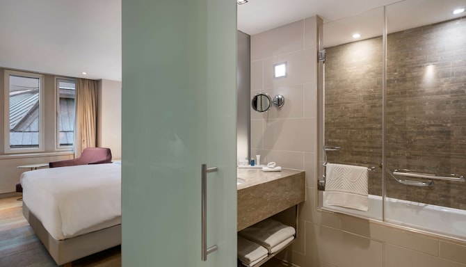 Radisson Blu Bosphorus Hotel, Istanbul - Superior Room bathroom