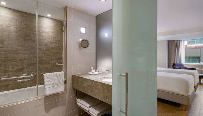 Radisson Blu Bosphorus Hotel, Istanbul - Standard Room bathroom
