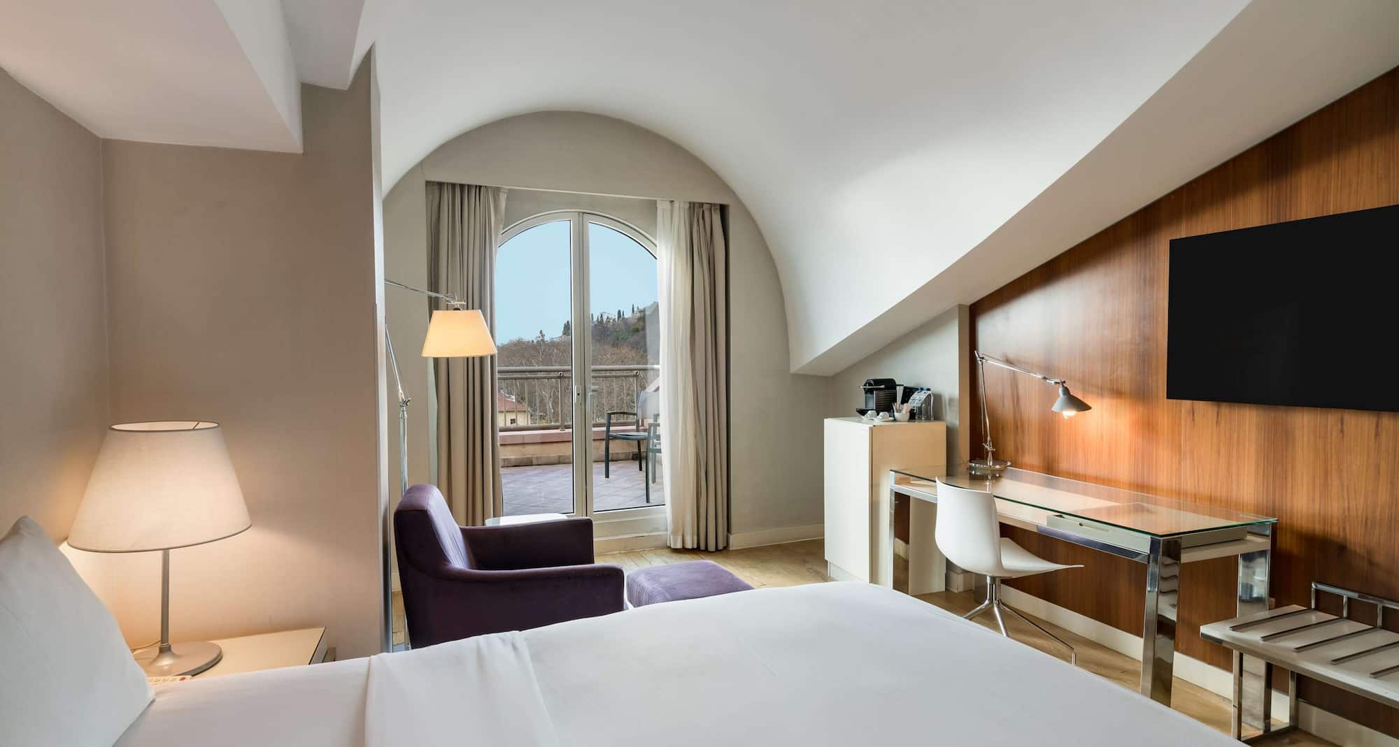 Radisson Blu Bosphorus Hotel, Istanbul - Premium Room with partial sea view and terrace