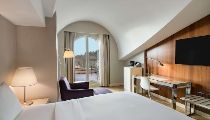 Radisson Blu Bosphorus Hotel, Istanbul - Premium Room with partial sea view & terrace