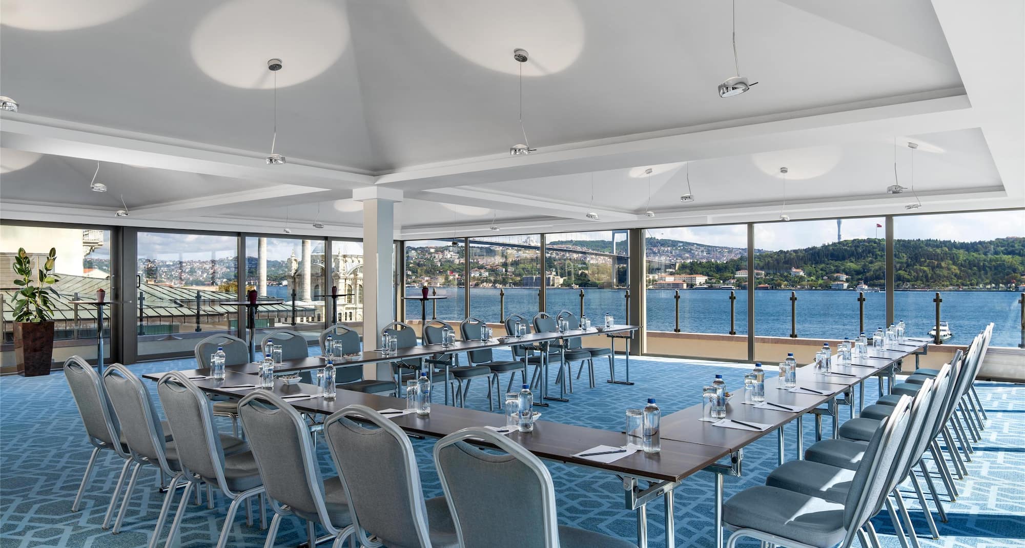 Radisson Blu Bosphorus Hotel, Istanbul - Pupa U Shape