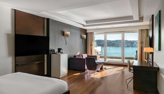 Radisson Blu Bosphorus Hotel, Istanbul - Suite with terrace