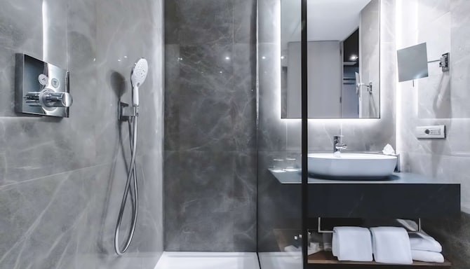 Radisson Blu Boutique Hotel, Madrid Prado - Bathroom