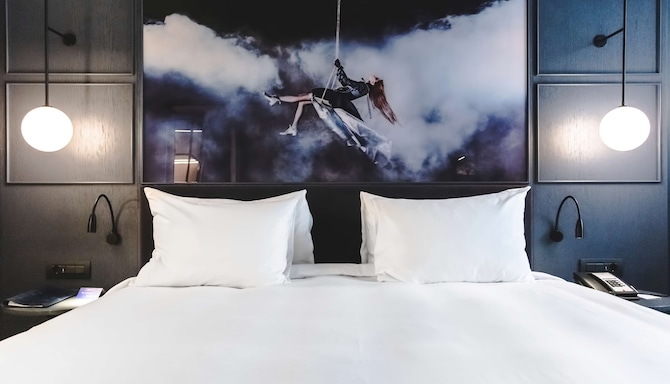 Radisson Blu Boutique Hotel, Madrid Prado - Superior Room artwork