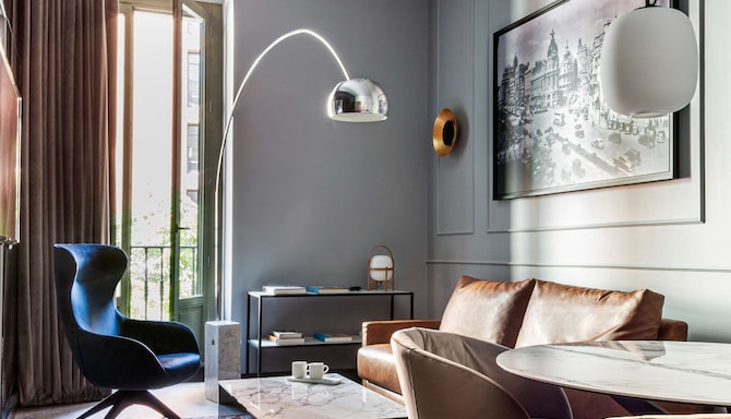 Radisson Blu Boutique Hotel, Madrid Prado - Junior Suite living area