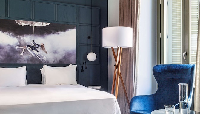 Radisson Blu Boutique Hotel, Madrid Prado - Junior Suite bedroom