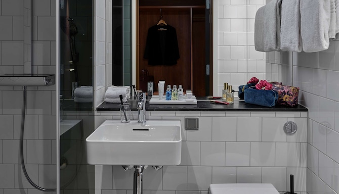 Radisson Blu Caledonien Hotel, Kristiansand - Standard Room bathroom