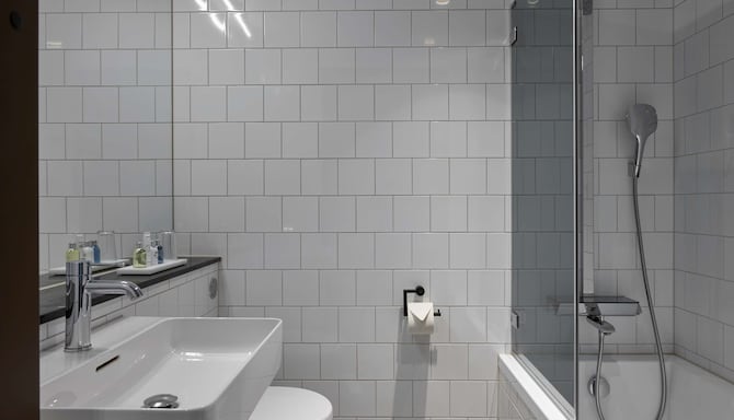 Radisson Blu Caledonien Hotel, Kristiansand - Business Class Room bathroom