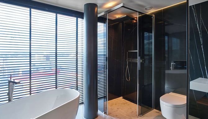Radisson Blu Caledonien Hotel, Kristiansand - Suite bathroom