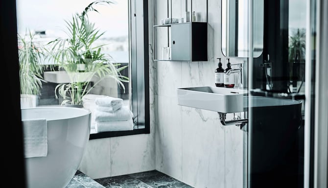 Radisson Blu Caledonien Hotel, Kristiansand - tOne Bedroom Suite bathroom