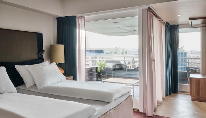 Radisson Blu Caledonien Hotel, Kristiansand - One Bedroom Suite with balcony