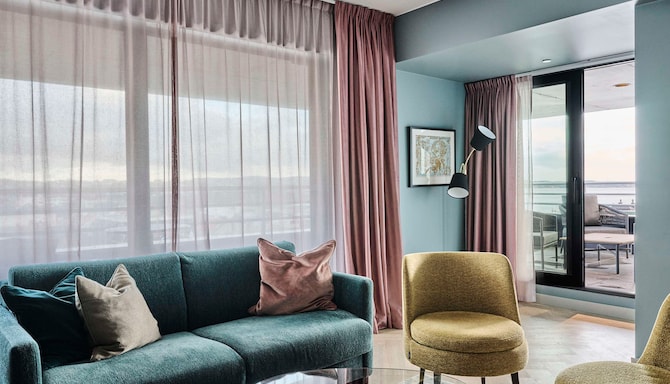 Radisson Blu Caledonien Hotel, Kristiansand - One Bedroom Suite with balcony