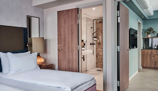 Radisson Blu Caledonien Hotel, Kristiansand - One Bedroom Suite with balcony
