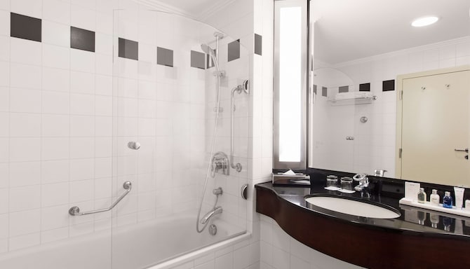 Radisson Blu Carlton Hotel, Bratislava - Bathroom