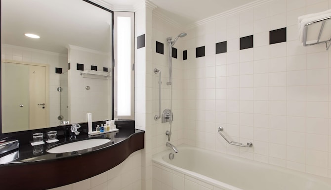Radisson Blu Carlton Hotel, Bratislava - Bathroom