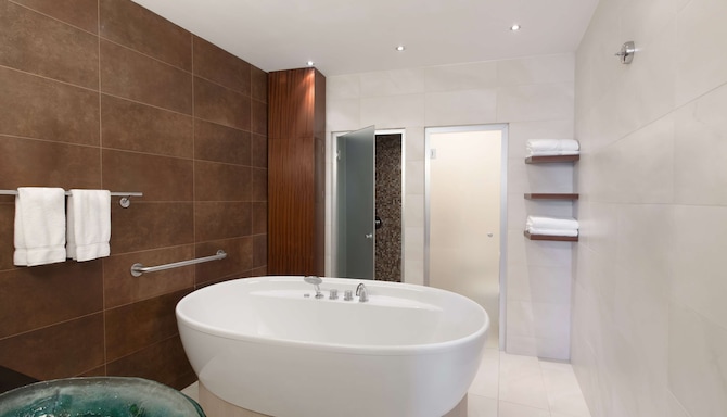 Radisson Blu Carlton Hotel, Bratislava - Presidential Suite bathroom