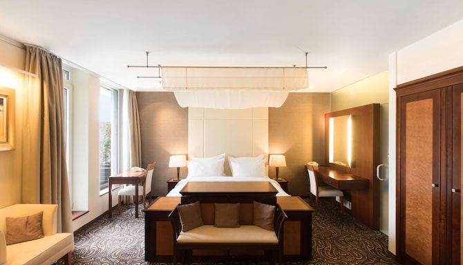 Radisson Blu Carlton Hotel, Bratislava - Presidential Suite bedroom