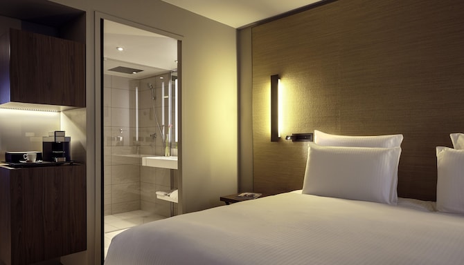 Radisson Blu CDG Airport Terminal Hotel, Paris - Guest Room