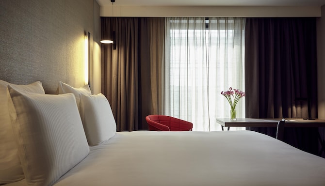 Radisson Blu CDG Airport Terminal Hotel, Paris - Guest Room