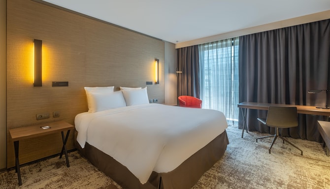 Radisson Blu CDG Airport Terminal Hotel, Paris - Standard Guest Room