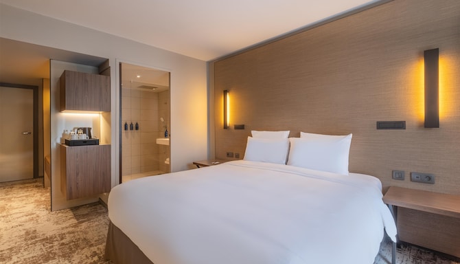 Radisson Blu CDG Airport Terminal Hotel, Paris - Standard Guest Room