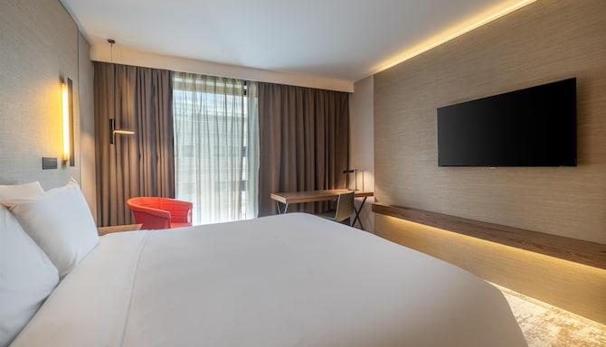 Radisson Blu CDG Airport Terminal Hotel, Paris - Standard Guest Room