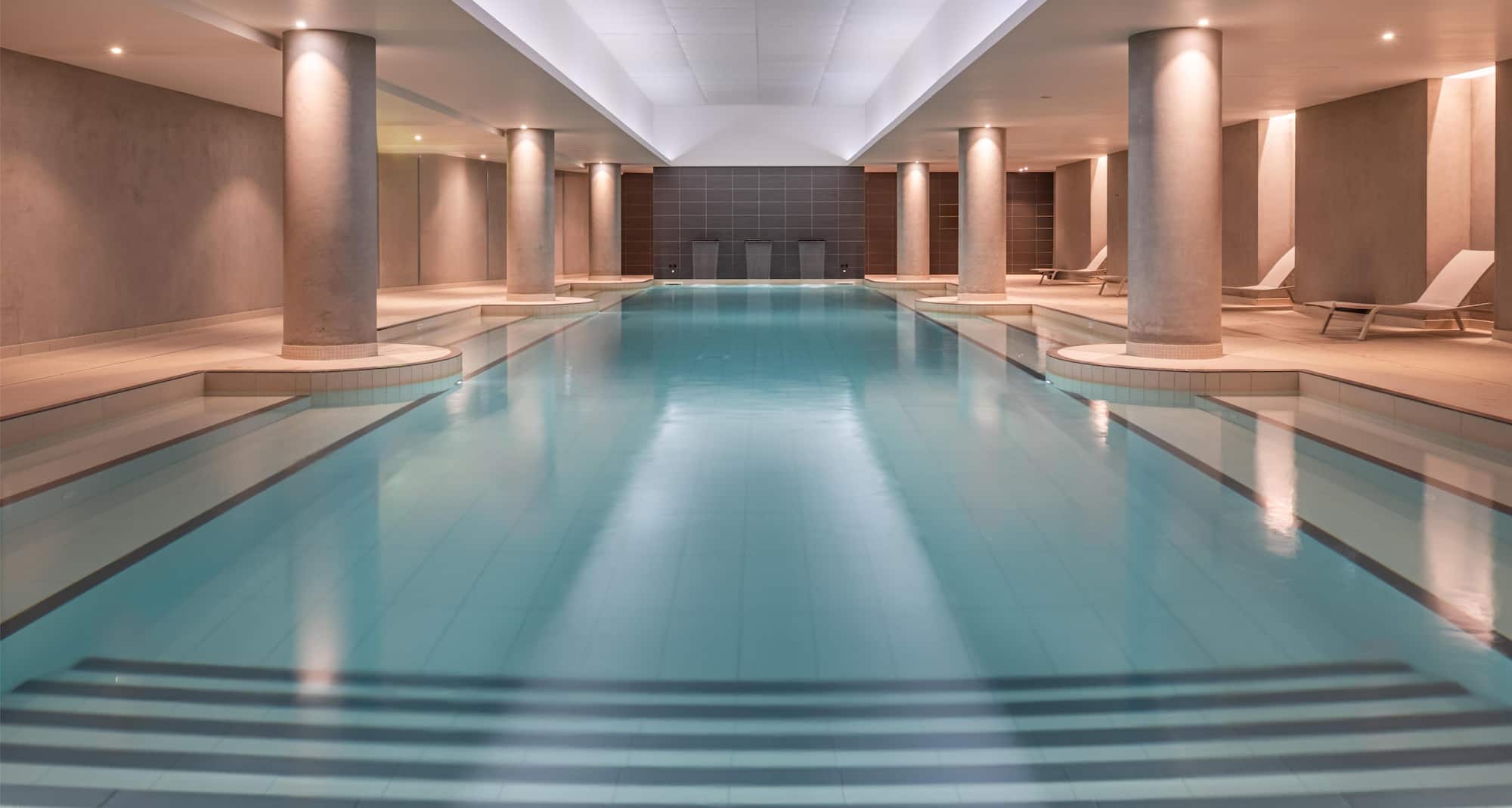 Radisson Blu CDG Airport Terminal Hotel, Paris - Indoor Swimming Pool