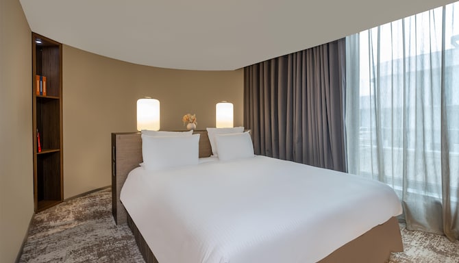 Radisson Blu CDG Airport Terminal Hotel, Paris - Executive Suite - Bedroom