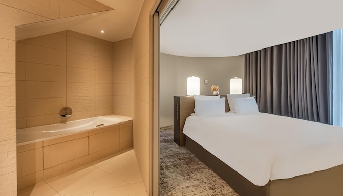 Radisson Blu CDG Airport Terminal Hotel, Paris - Executive Suite - Bedroom