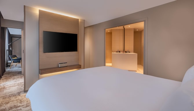 Radisson Blu CDG Airport Terminal Hotel, Paris - Executive Suite - Bedroom