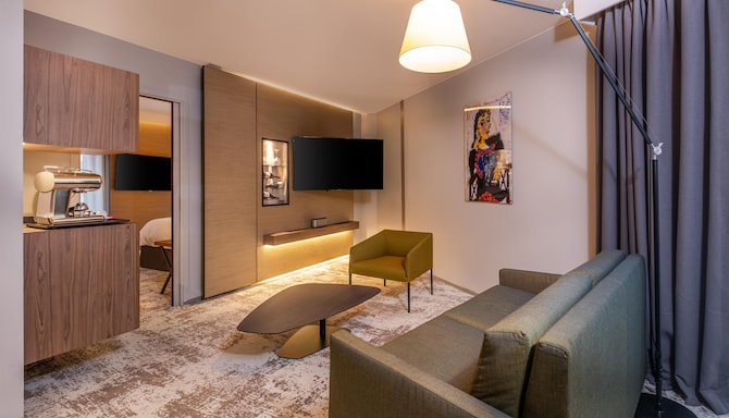 Radisson Blu CDG Airport Terminal Hotel, Paris - Suite - Living room sofa bed