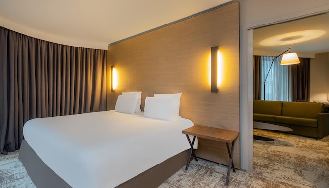 Radisson Blu CDG Airport Terminal Hotel, Paris - Suite - Bedroom