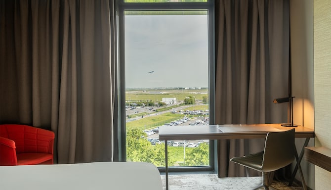 Radisson Blu CDG Airport Terminal Hotel, Paris - Premium Room - View