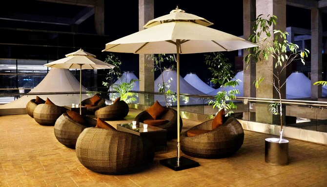 Radisson Blu Chattogram Bay View - Bar Lounge