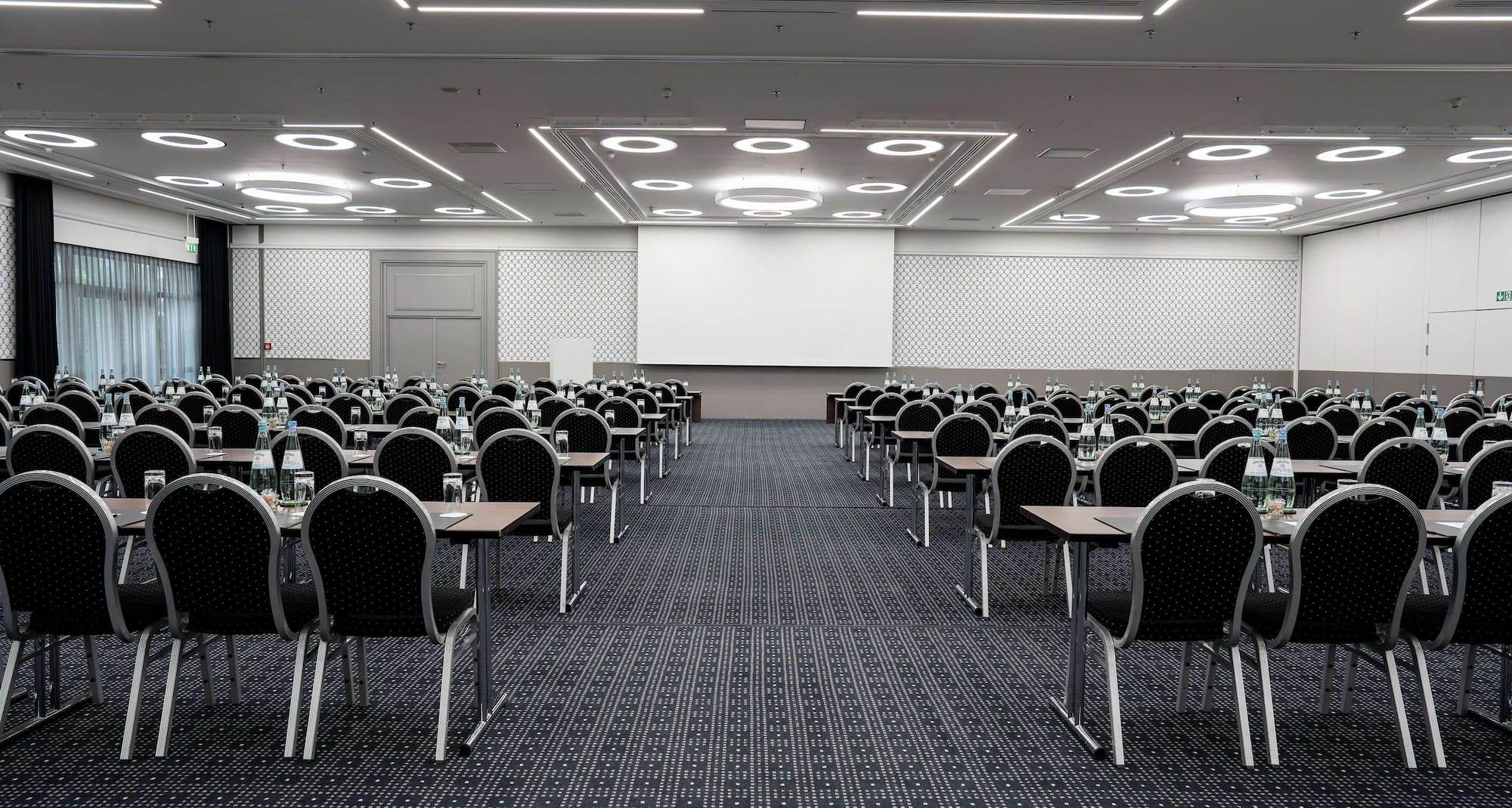 Radisson Blu Conference Hotel, Dusseldorf - Europasaal 1&2 - Classroom