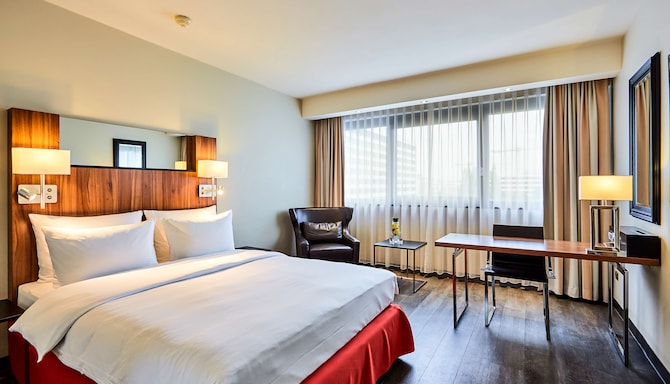 Radisson Blu Conference Hotel, Dusseldorf - Superior Room